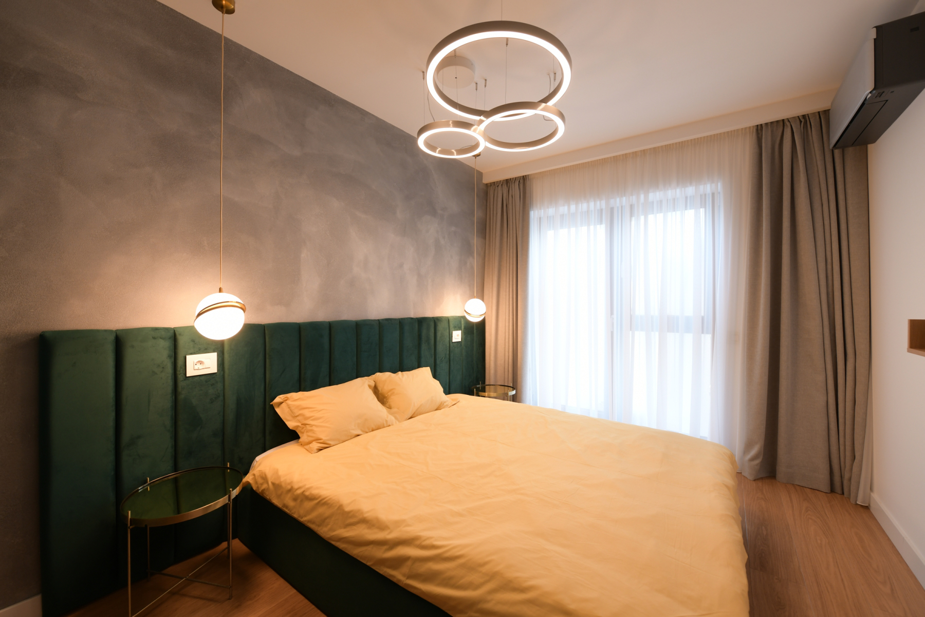 Mobilier dormitor – Mobilă la comandă